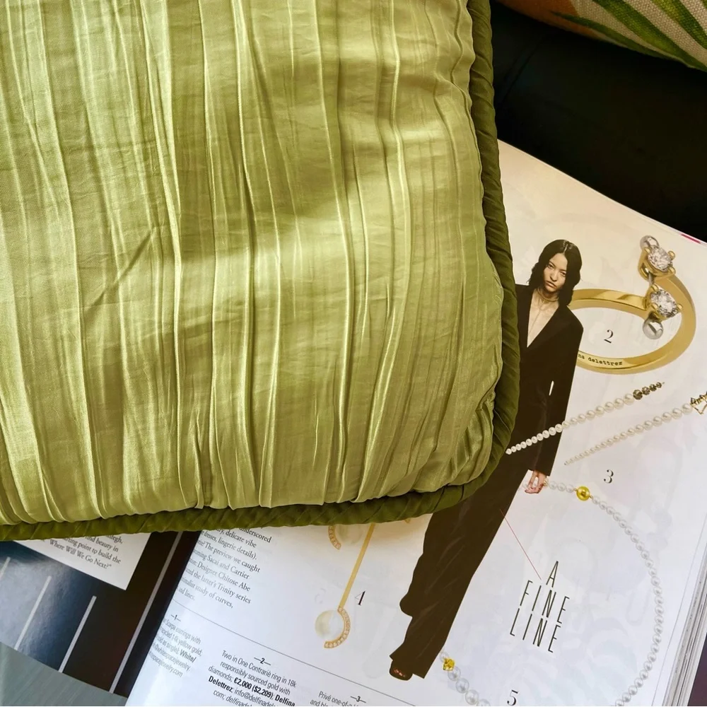 Such Home Collection Olives Green Filled Pillow W 17” / D 17” / H 4